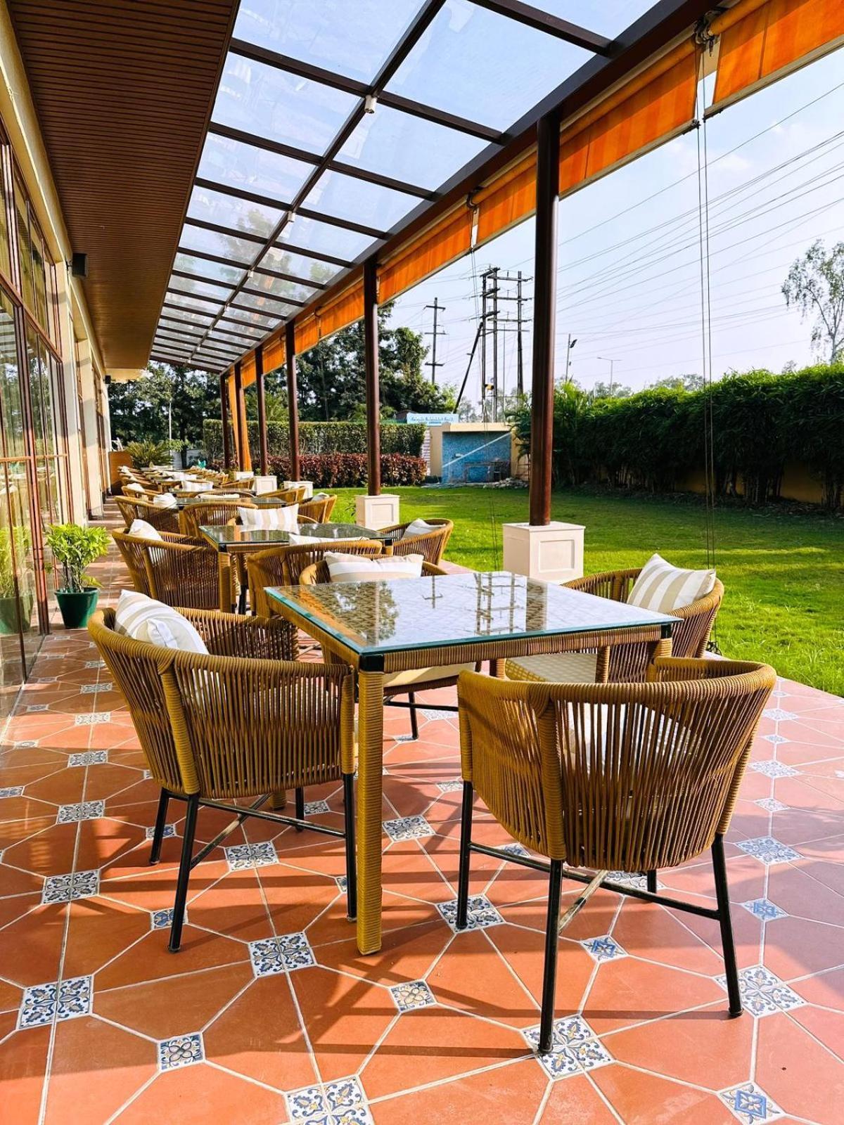Hotel Amer Green'S Bhopal Buitenkant foto